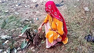 Khet me kam kr rahi bhabhi ki hard anal gand ki beamy land se chudai -desi Hindi webseries