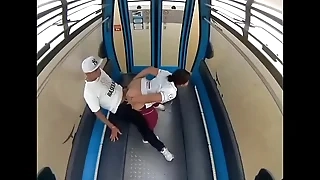 Sexo en público en un cablebus teleférico