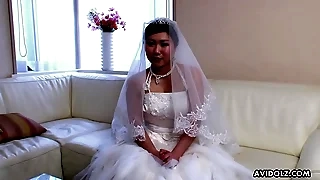 Japanese bride, Emi Koizumi cheated baulk polish supervise wedding ceremony, uncensored