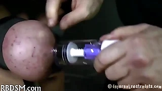Censorious t. of babe's pussy